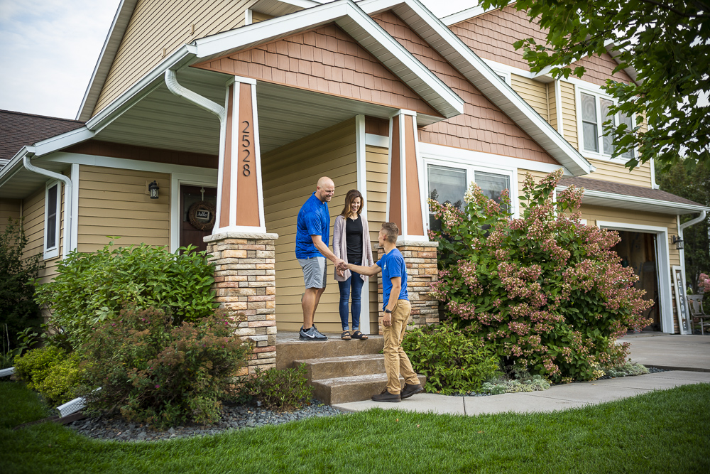 pest control expert meets customers at home